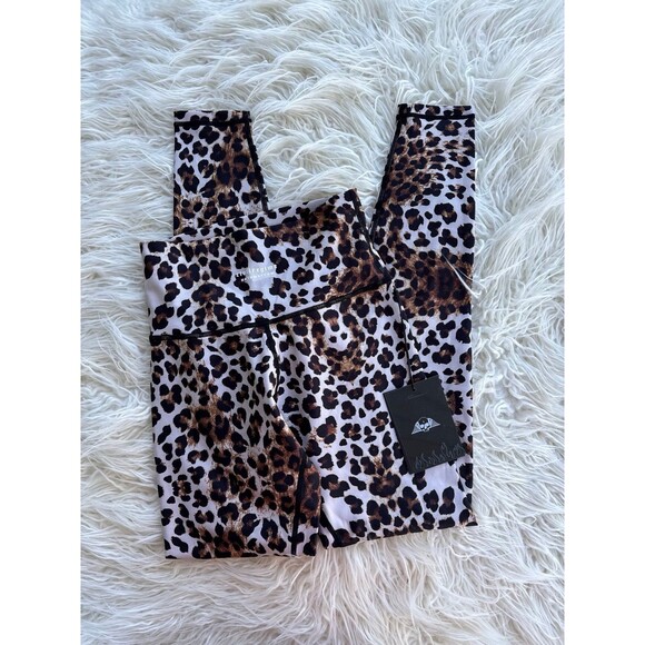 Civil Regime No Tomorrow Burning Time Sibyl Leggings
Leopard Digital Print Small - Picture 2 of 10